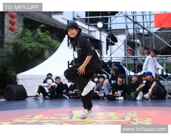 深圳街舞队在攀岩联赛中的灵活性表现引发热议与赞赏